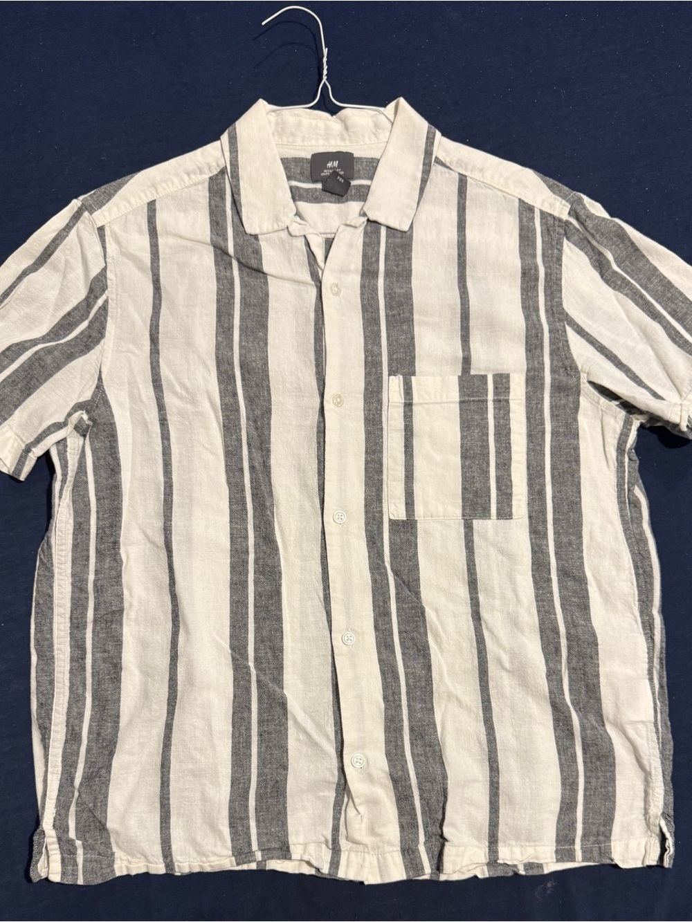 H&M Men’s Medium White and Gray Vertical Stripe Short Sleeve Button-Down Shirt